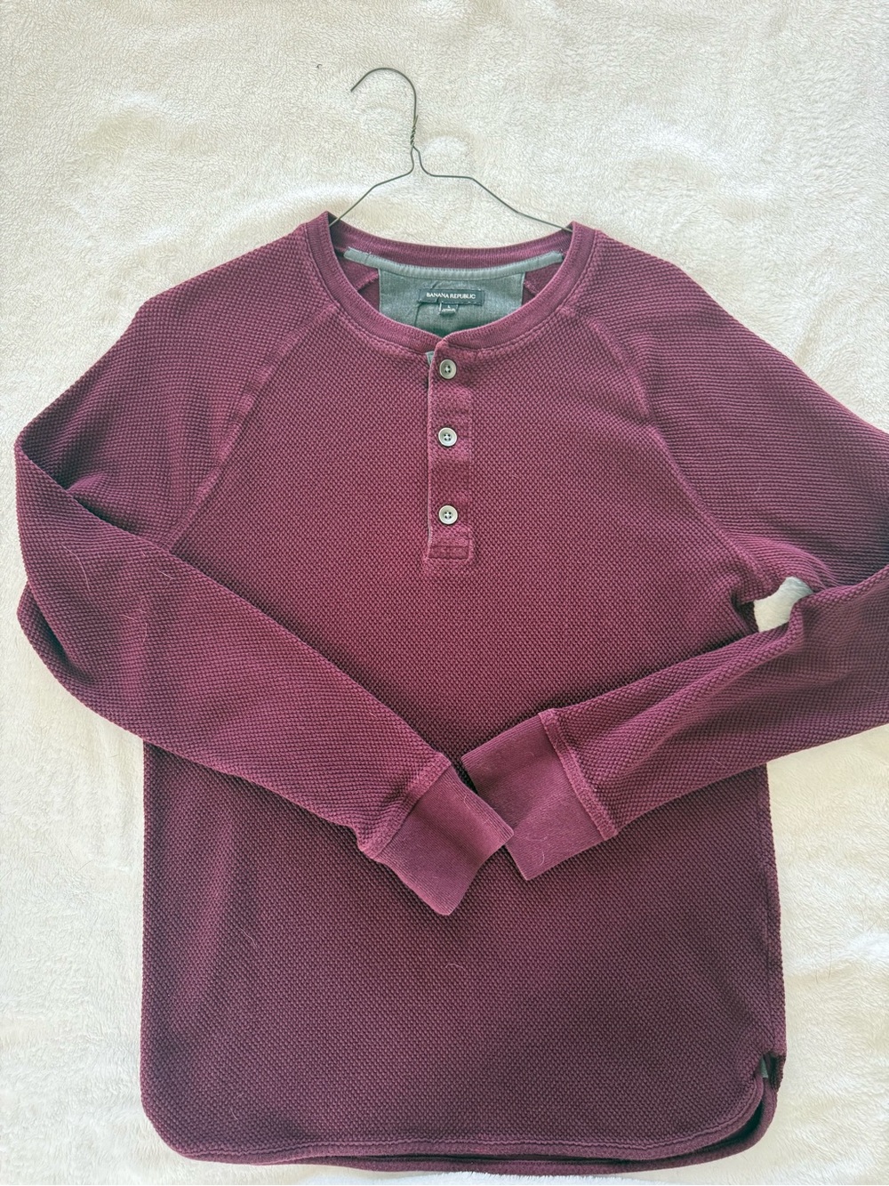 Men’s large Banana Republic Henley long sleeve shirt in red